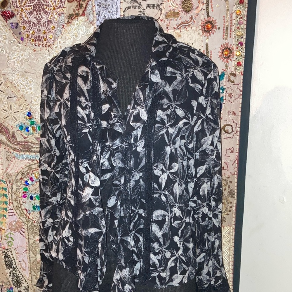 Tracy M. Black and White Floral Blouse